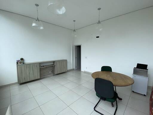 Loja-Salão para alugar com 3 quartos, 147m² - Foto 2
