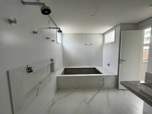 Apartamento à venda com 3 quartos, 181m² - Foto 8