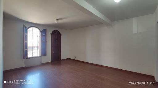 Casa à venda com 3 quartos, 400m² - Foto 4
