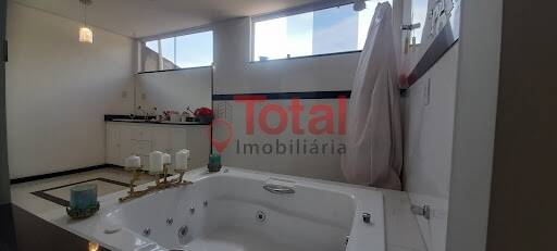 Casa à venda com 5 quartos, 220m² - Foto 2