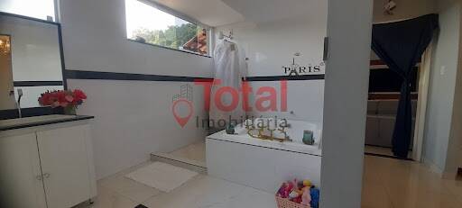 Casa à venda com 5 quartos, 220m² - Foto 18