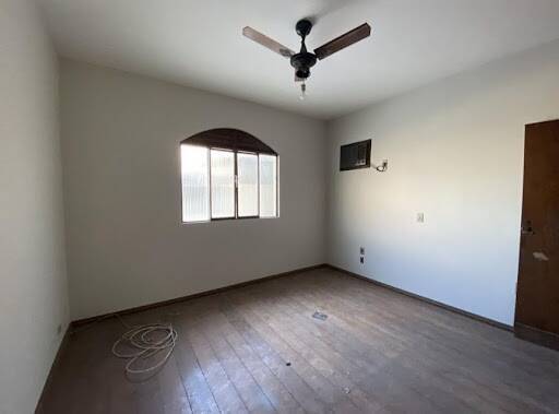 Casa à venda com 3 quartos, 250m² - Foto 7