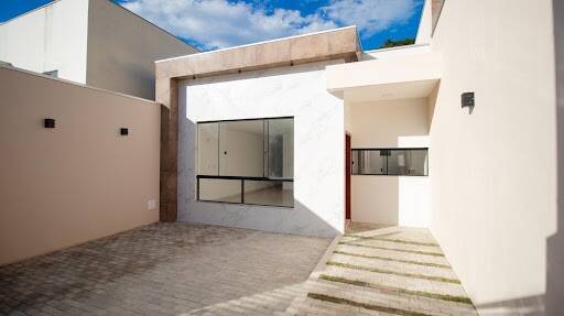 Casa à venda com 3 quartos, 137m² - Foto 1