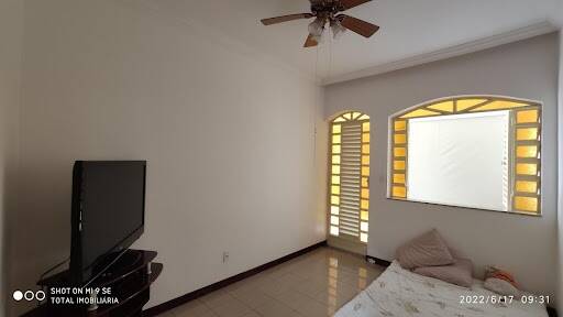 Casa à venda com 4 quartos, 360m² - Foto 1