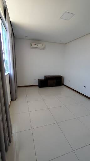 Casa à venda com 3 quartos, 400m² - Foto 1
