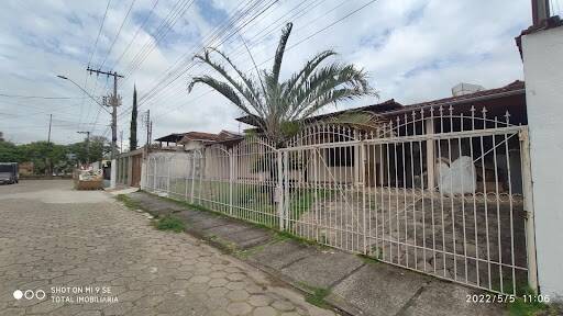 Casa para alugar com 4 quartos, 360m² - Foto 2