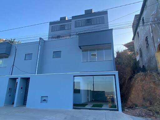 Casa à venda com 3 quartos, 117m² - Foto 1