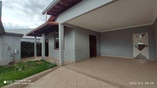 Casa à venda com 3 quartos, 360m² - Foto 1