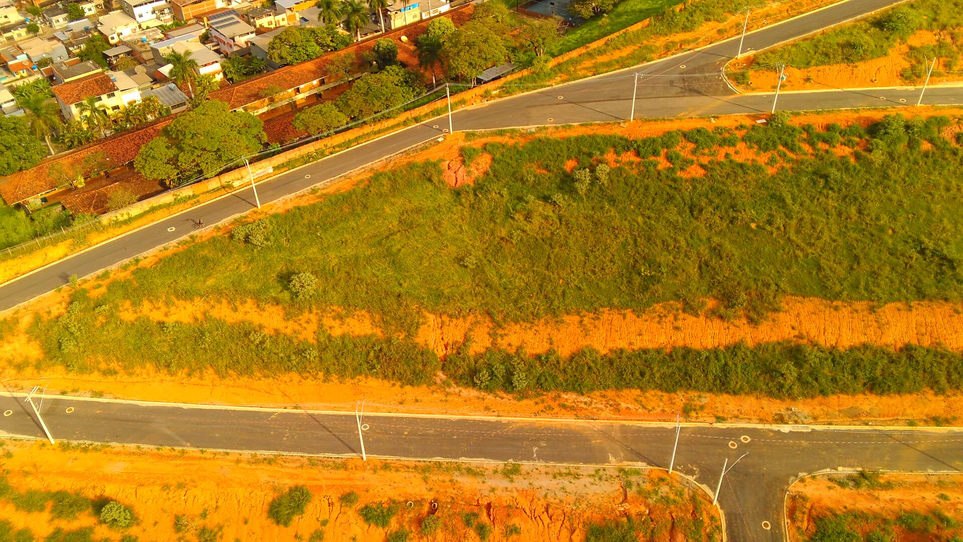 Terreno à venda, 411m² - Foto 1
