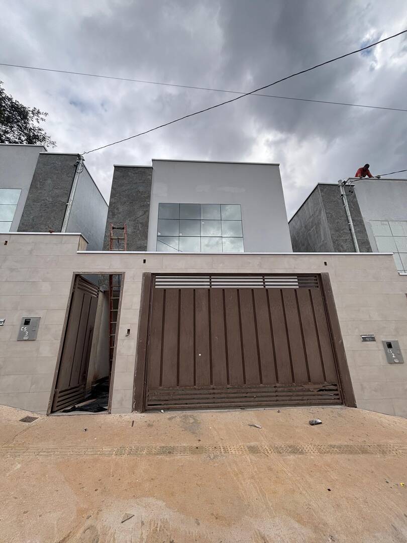 Casa à venda com 3 quartos - Foto 1