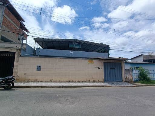 Casa à venda com 3 quartos, 360m² - Foto 1