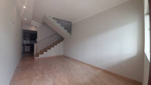 Casa à venda com 3 quartos, 143m² - Foto 1