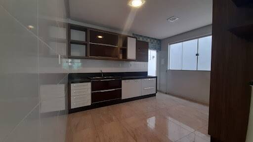 Casa à venda com 3 quartos, 143m² - Foto 2