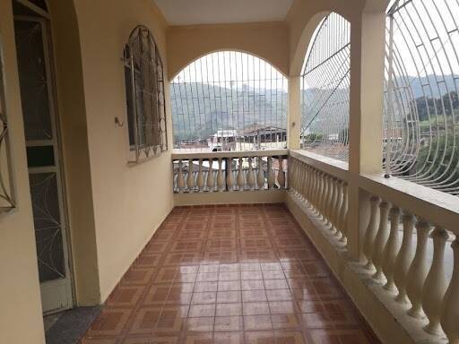 Casa à venda com 2 quartos, 140m² - Foto 1