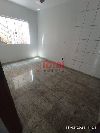 Casa à venda com 4 quartos, 170m² - Foto 1