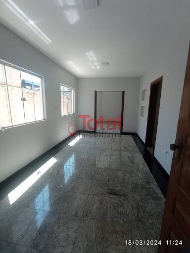 Casa à venda com 4 quartos, 170m² - Foto 3