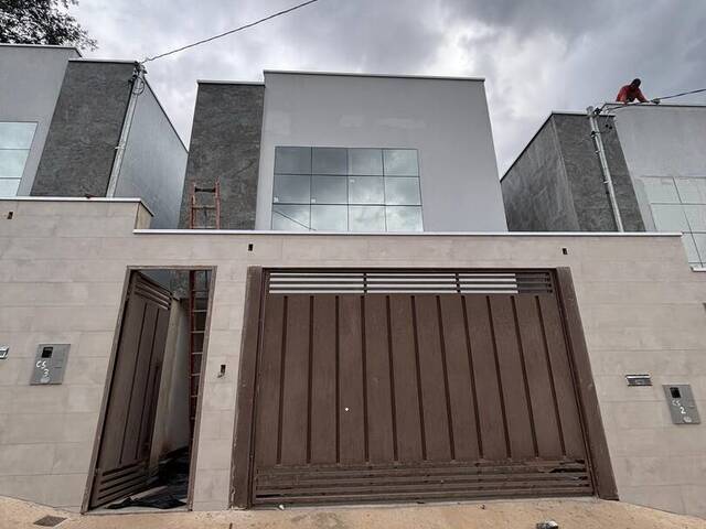 #4014 - Casa para Venda em Coronel Fabriciano - MG - 1